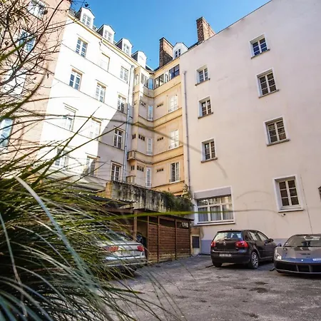 Mercure Centre Place Bretagne 4*