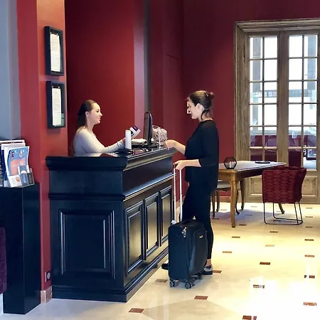 Mercure Centre Place Bretagne 4*