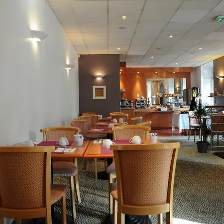 Mercure Centre Place Bretagne 4*