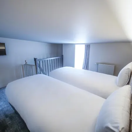 Mercure Centre Place Bretagne Hotel 4*