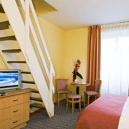 Mercure Centre Place Bretagne Hotel 4*